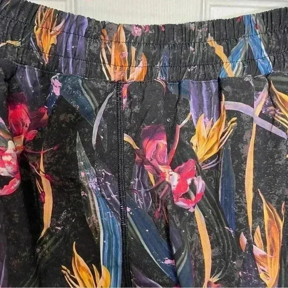 Lululemon Hotty Hot Low-Rise Lined Short 4" Sz 14 - Picture 7 of 10